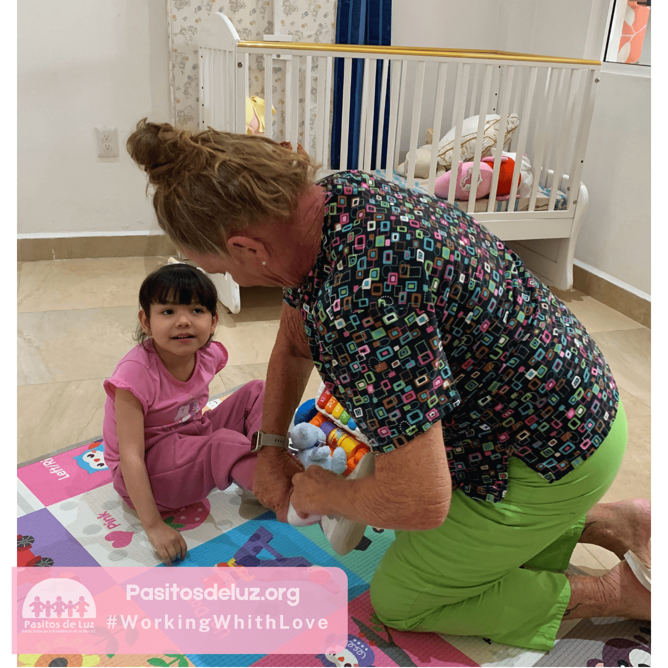 Kim voluntaria Pasitos de Luz